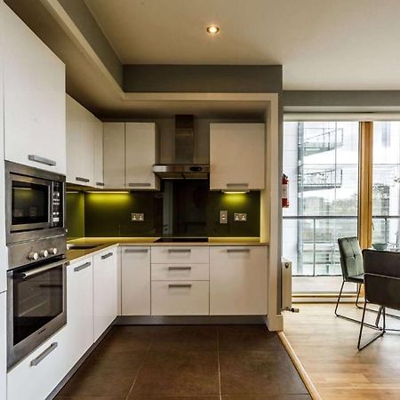Private Room Available In Spacious High Rise Apartment With Park & City View Dublin Exterior photo