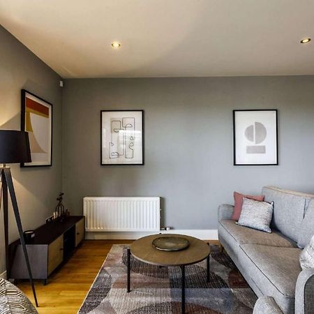 Private Room Available In Spacious High Rise Apartment With Park & City View Dublin Exterior photo