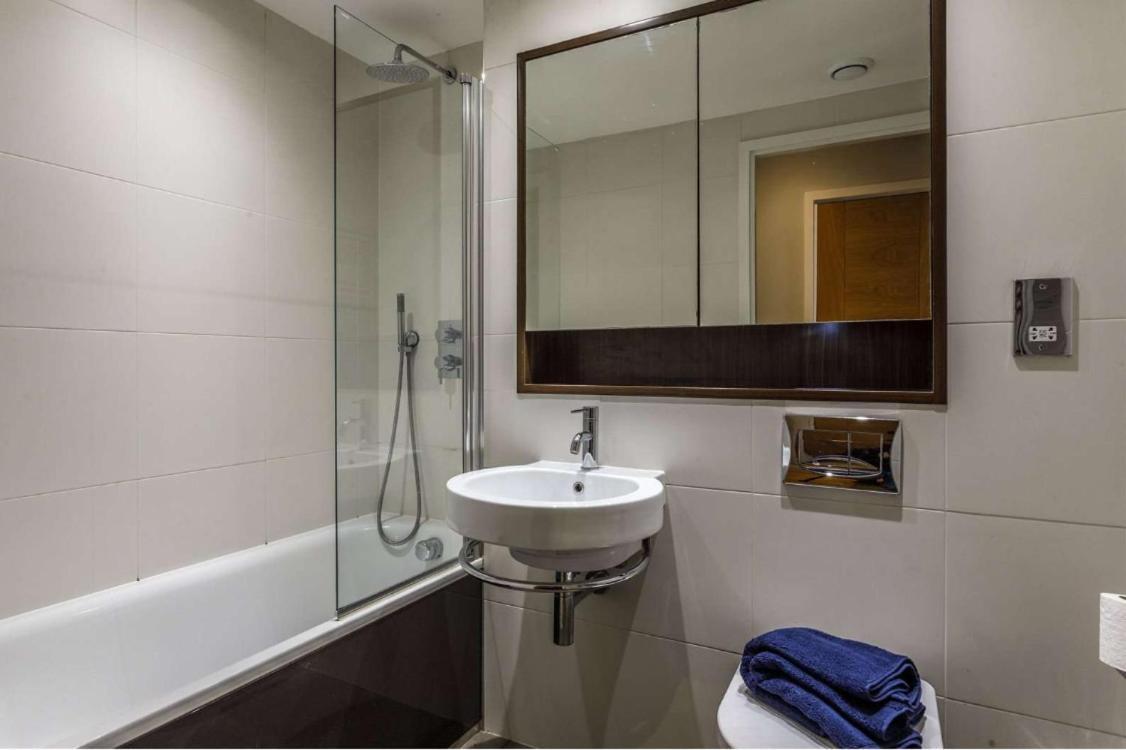Private Room Available In Spacious High Rise Apartment With Park & City View Dublin Exterior photo